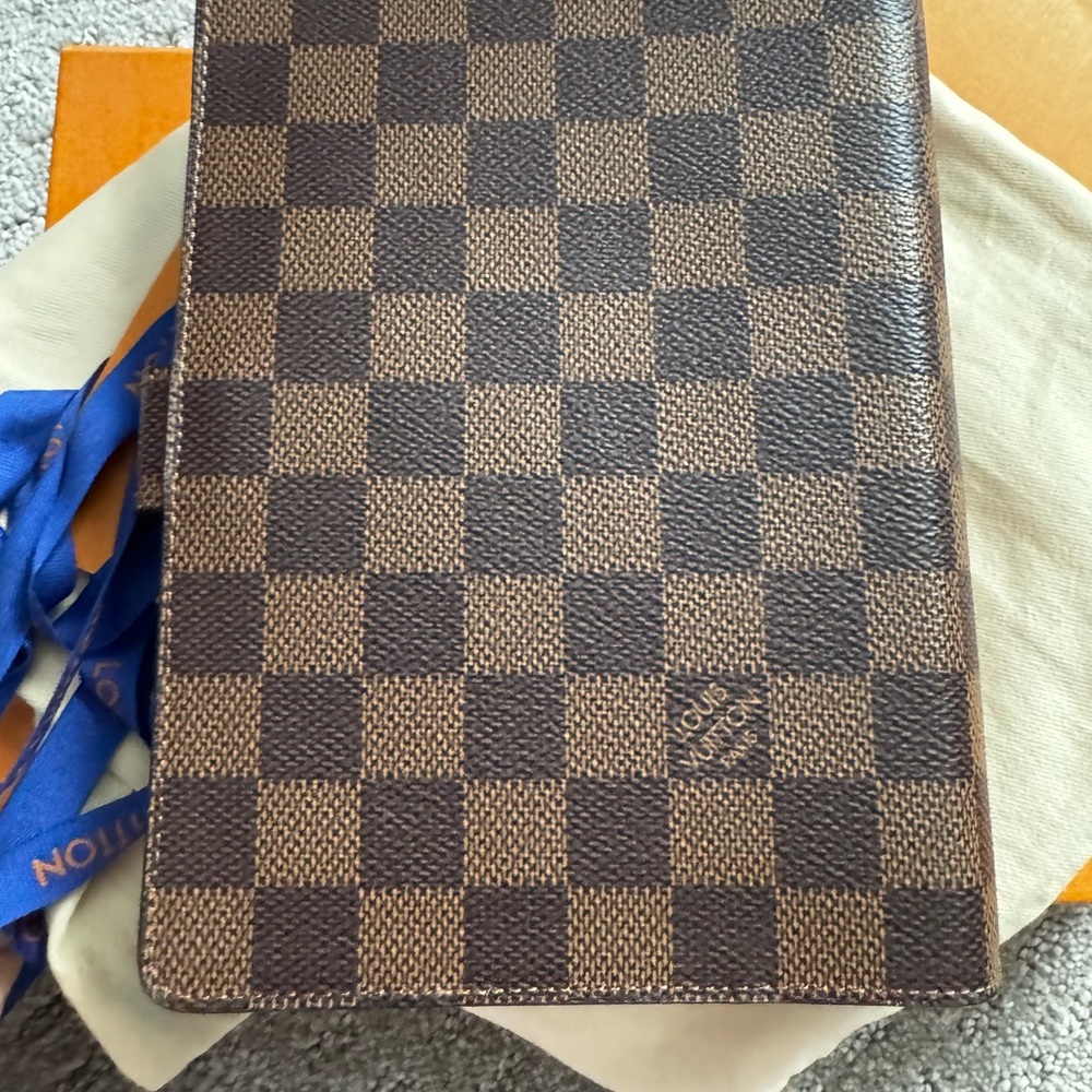 Louis Vuitton Medium Ring Agenda Cover - Picture 7 of 10